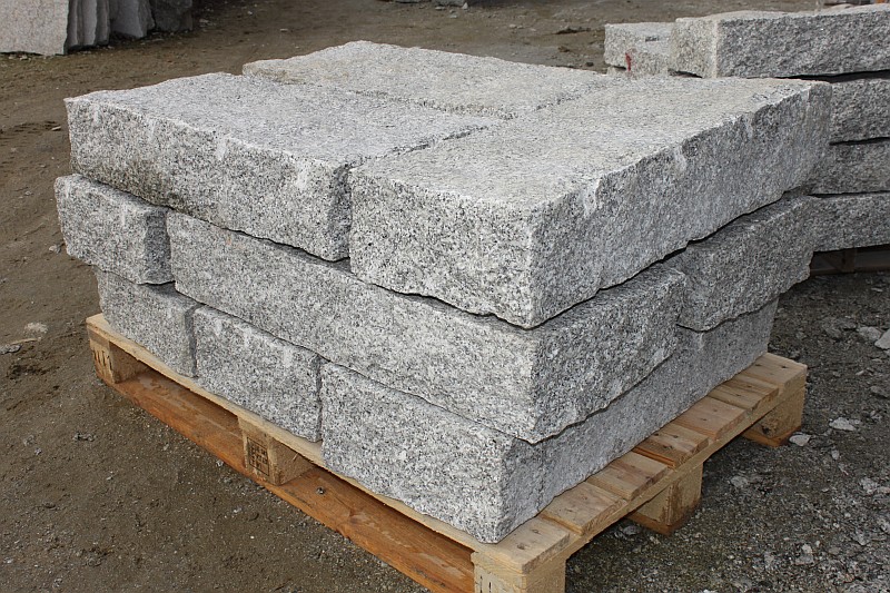 Krawężnik granitowy