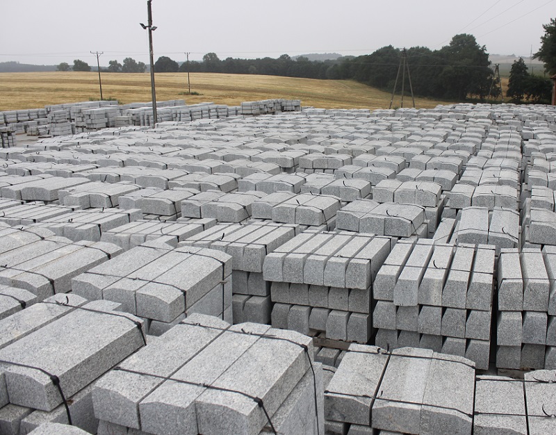 Krawężnik kamienny z granitu