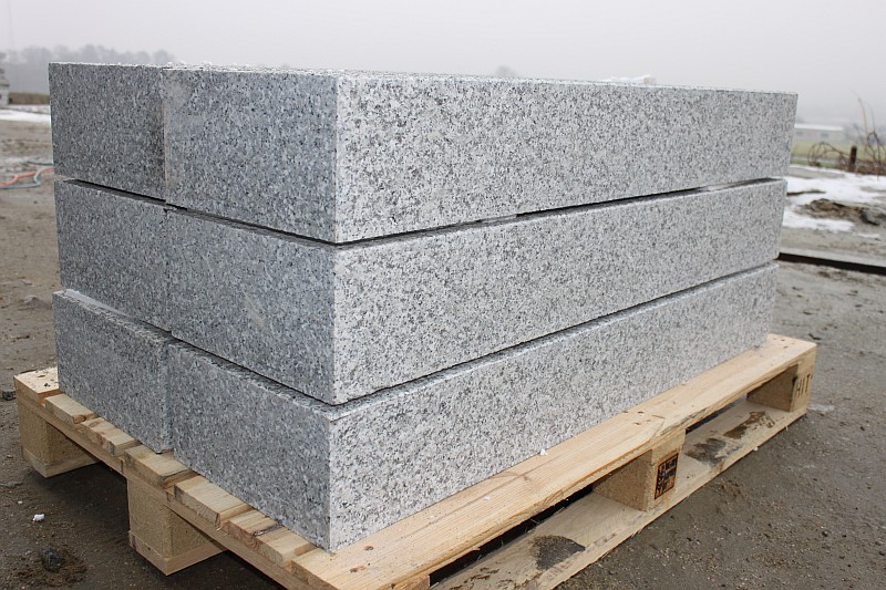 Cięte oporniki granitowe
