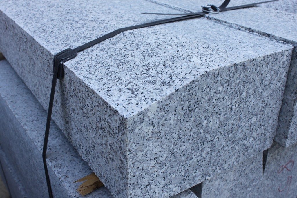 Krawężniki granitowe