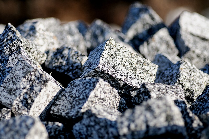 Różne wymiary kostki z granitu