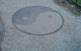 Ułożona kostka z granitu