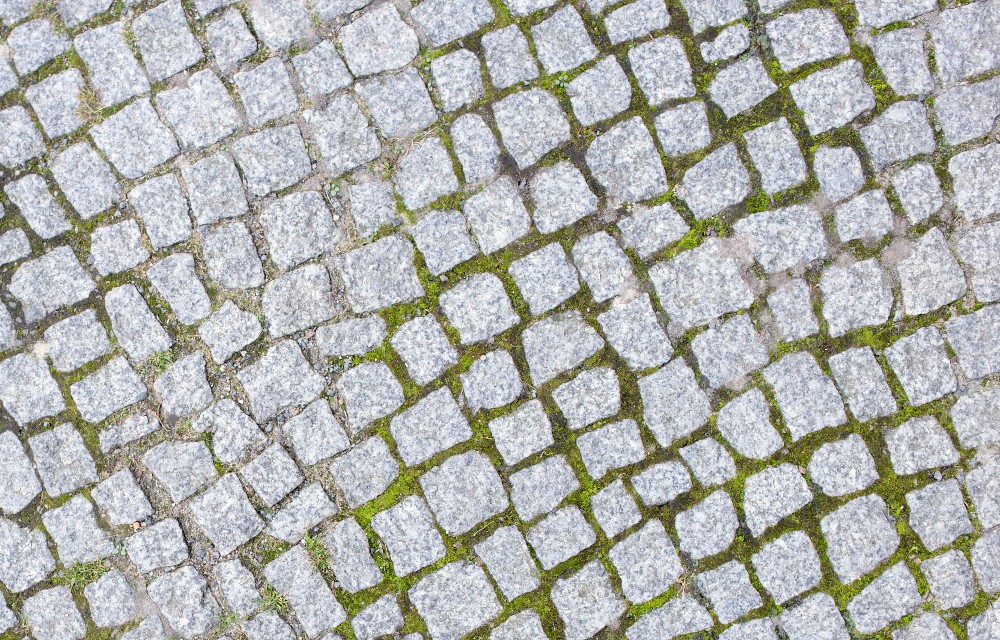 Czyszczenie kostki granitowej – jak o nią dbać?