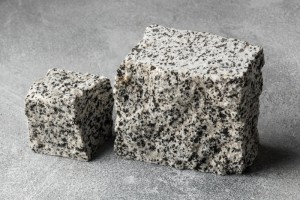 kostka granitowa łupana